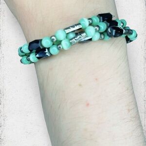 612u. Green Glass Magnet Wrap Bracelet